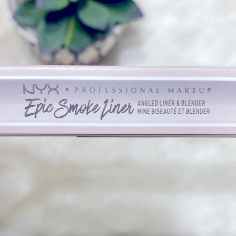NYX Epic Smoke Liner in White Smoke